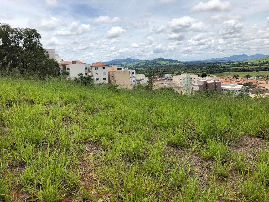 Terreno de 1.569 m² em Pouso Alegre, MG