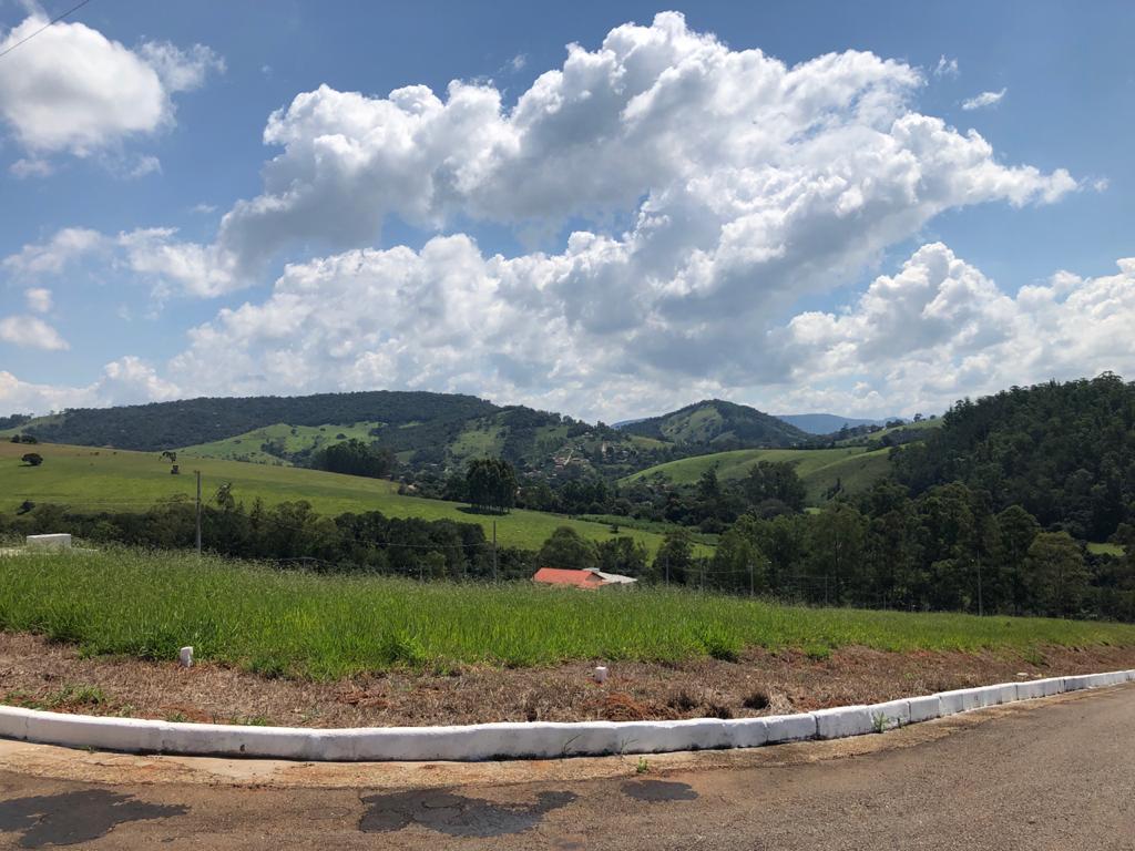 Terreno de 300 m² em Pouso Alegre, MG