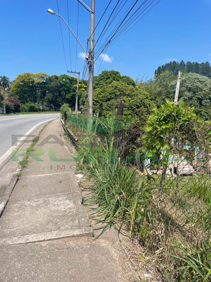 Terreno de 1.798 m² em São Roque, SP